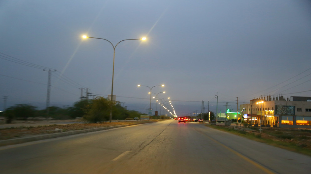 وزارة الأشغال العامة تنفيذ مشروع صيانة لإنارة طريق العدسيةالبحر الميت