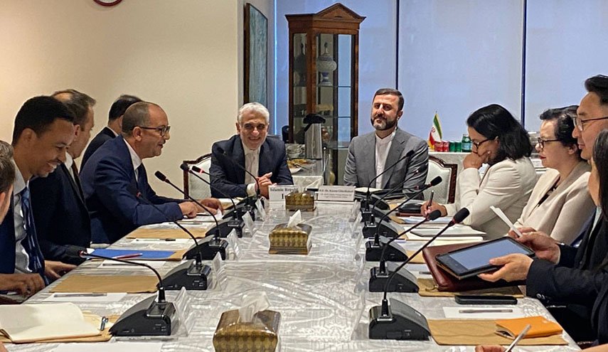 غريب آبادي يجري مشاورات مع السفيرين الصيني والروسي بشأن القرار 2231