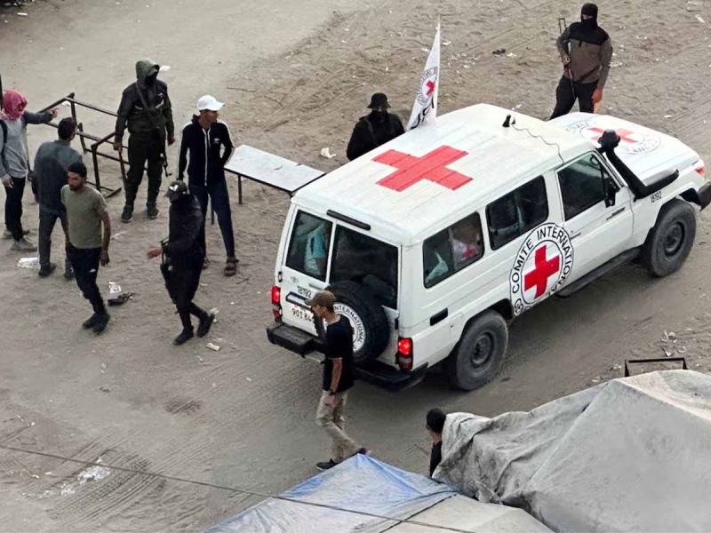 بدء تنفيذ صفقة تبادل الأسرى بين حماس وإسرائيل