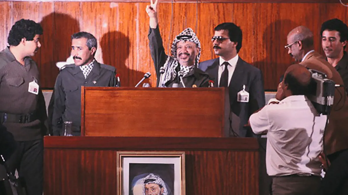 في ذكرى إعلان استقلال فلسطين.. ماذا جاء في الوثيقة التي صاغها محمود درويش؟