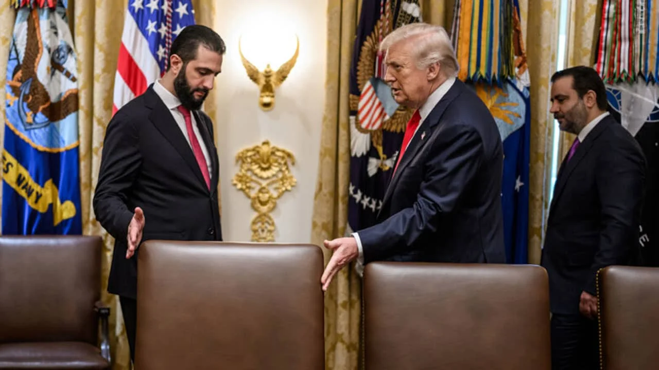 ترامب يُشيد بالشرع ويُحذر إسرائيل