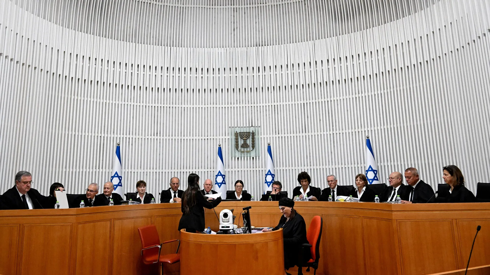 رئيس المحكمة العليا في إسرائيل وثلاثة من أسلافه يحذرون: الوضع أسوأ مما يبدو ونتجه نحو تدهور وانحدار