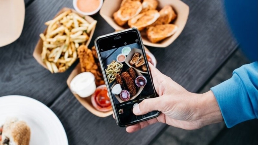 كيف تصنع السوشيل ميديا ما نأكله؟