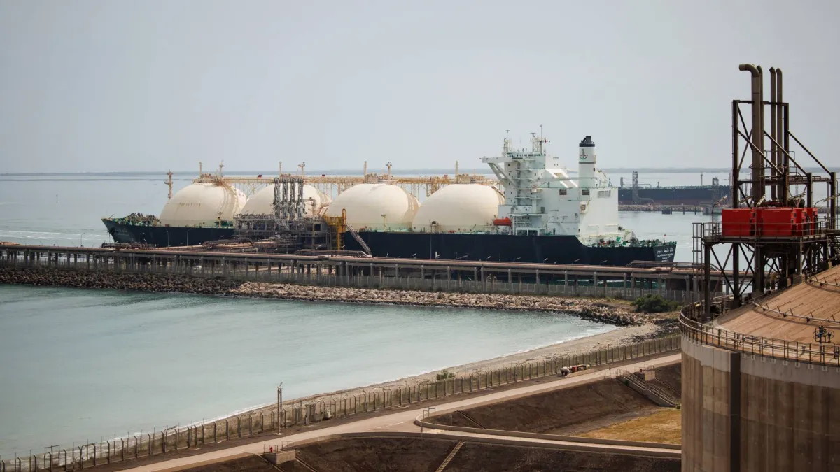 «غولدمان ساكس»: اضطرابات مضيق هرمز قد تقفز بأسعار الغاز الأوروبي 130 