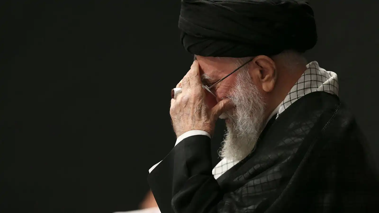 من يخلف خامنئي؟