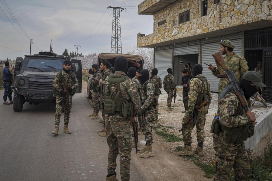 ما تفاصيل انتشار الجيش السوري الحدود مع لبنان والعراق؟