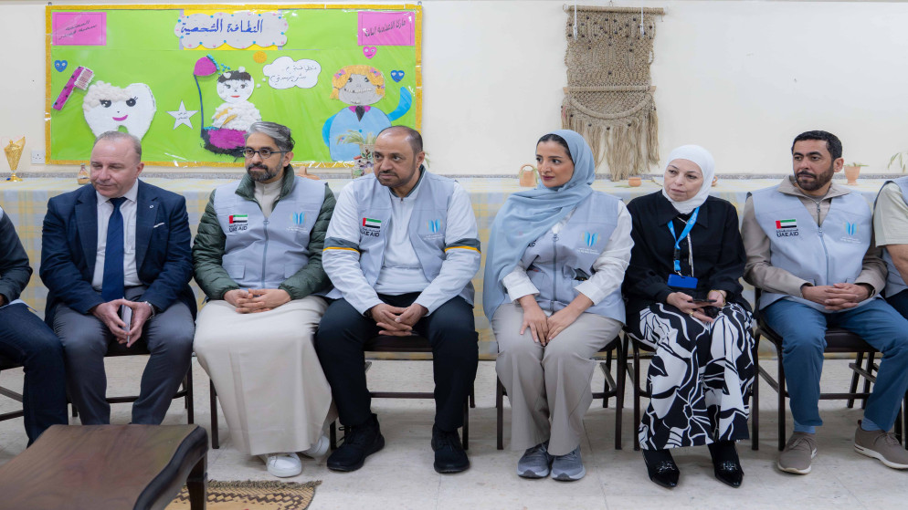 نائب حاكم الشارقة يزور مخيم ماركا للاجئين وينادي بحشد الجهود