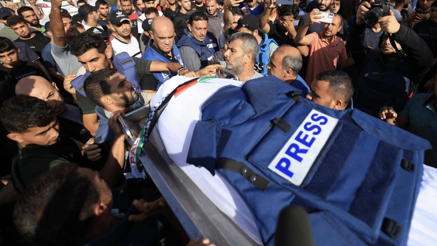 الاحتلال الإسرائيلي يستهدف خيمة للصحفيين.. ارتفاع عدد الصحفيين الشهداء إلى 237